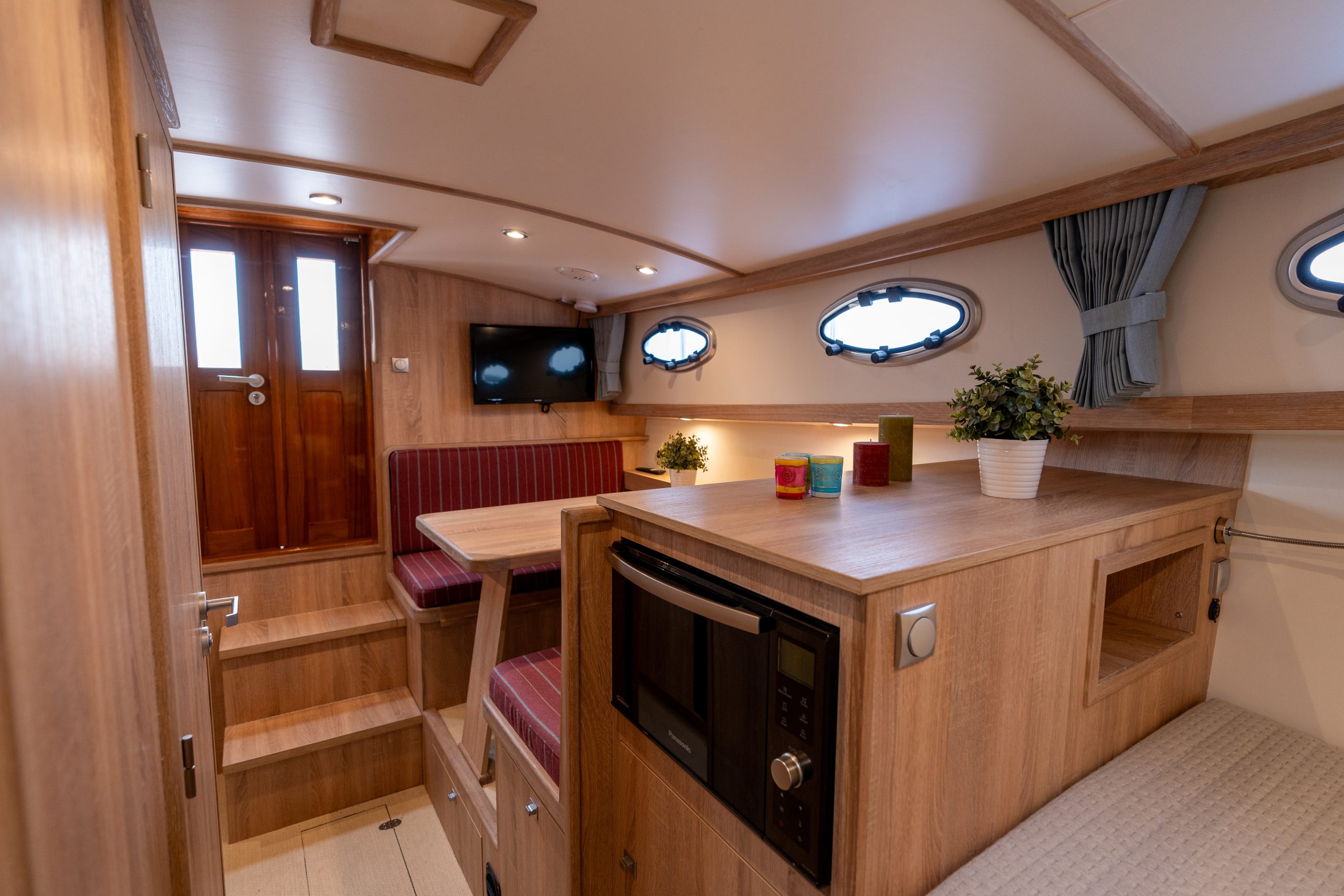 Langenberg Cabin Cruiser 30, interieur