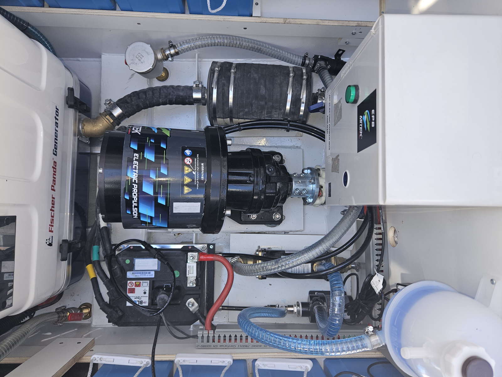 MITEK elektromotor van de Langenberg Cabin Cruiser